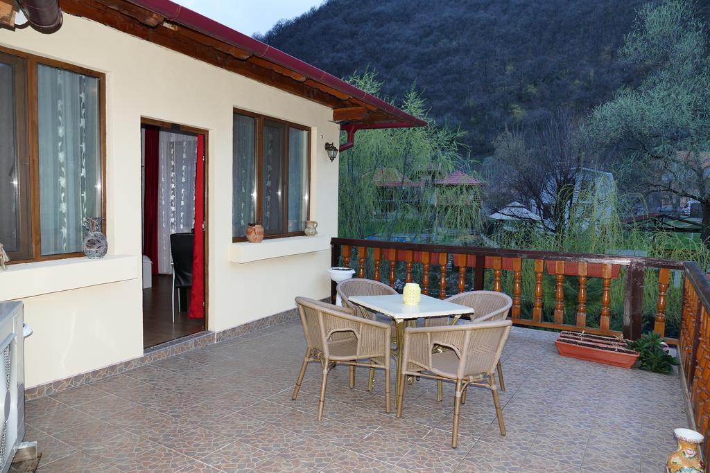 Pension Cuibul Viselor Băile Herculane Exterior foto