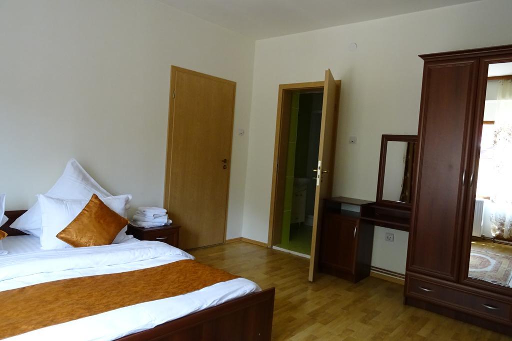 Pension Cuibul Viselor Băile Herculane Exterior foto