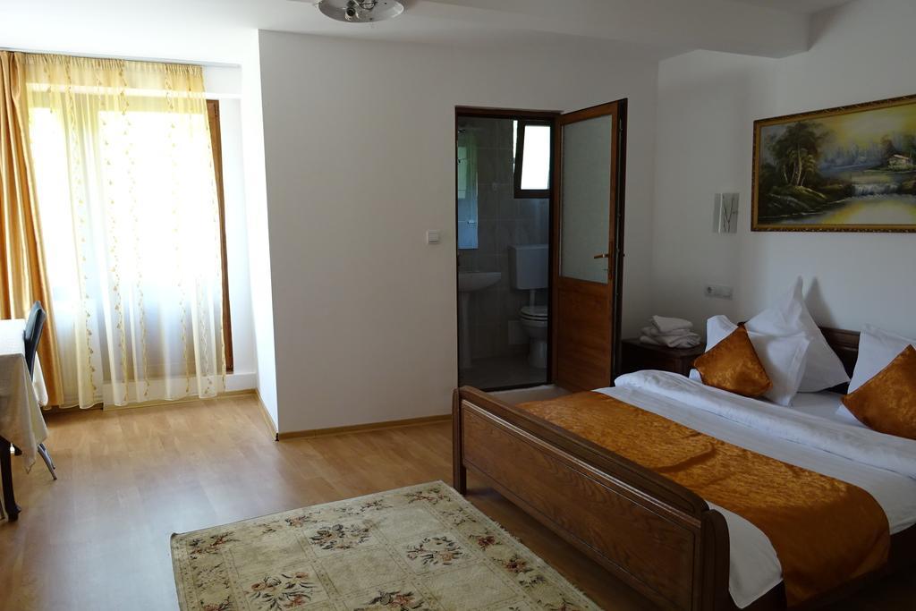 Pension Cuibul Viselor Băile Herculane Exterior foto