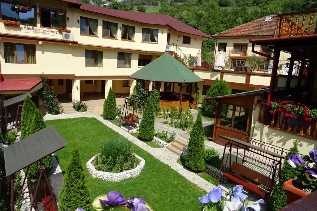 Pension Cuibul Viselor Băile Herculane Exterior foto