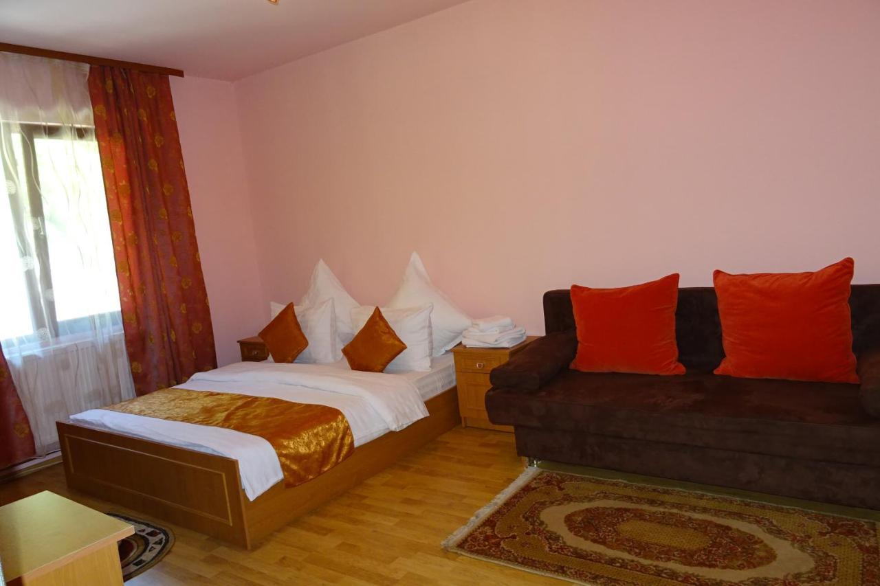 Pension Cuibul Viselor Băile Herculane Exterior foto